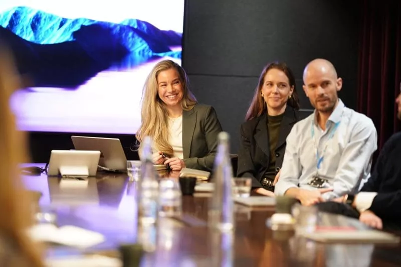 Smiling group of people at Brand Rebels roundtable in Oslo, Brandpie.